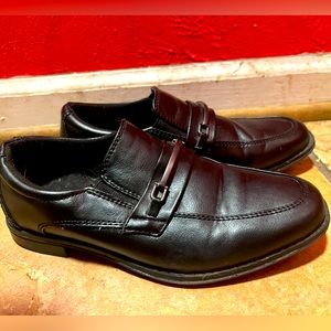 Max + Jake Boys Black Dress Shoes with Buckle Detail Size 2!